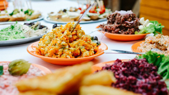grillparty-cc0-foodiesfeed-jakub-kapusnak-220722 Grillparty