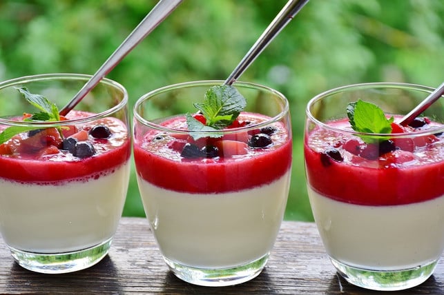 so-einfach-stellst-du-koestliche-vegane-panna-cotta-cc0-pixabay-ritae-180407_download So einfach stellst du köstliche vegane Panna Cotta her.