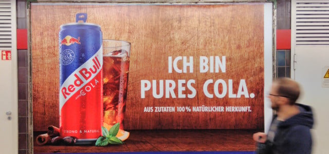 Greenwashing und "das Natürliche" betonende Werbung, Red Bull Cola Werbeanzeige
