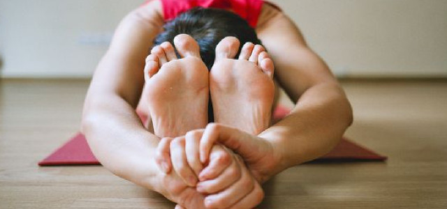 Yogamatte und Yogakleidung: darauf solltest du achten
