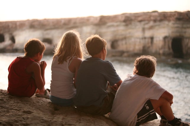 fuer-gesunde-menschen-und-auch-fuer-kinder-besteht-i-cc0--pixabay--florendia-250529_download Für gesunde Menschen und auch für Kinder besteht in den meisten Fällen keine ernste Gefahr durch Alkohol in Lebensmitteln.