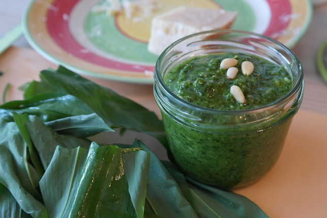willst-du-pesto-haltbar-machen-musst-du-dafuer-die-cc0-pixabay-ritae-240306_download Willst du Pesto haltbar machen, musst du dafür die Zutaten vorbereiten.