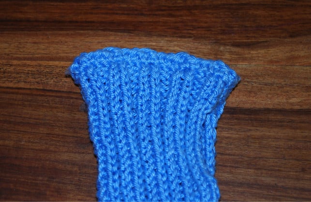 an-das-handende-des-pulswaermers-kannst-du-eine-bor-melanie-von-daake-utopia-190414_download An das Handende des Pulswärmers kannst du eine Bordüre häkeln.