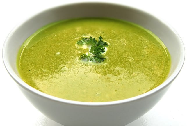 die-vegetarische-gruenkohlsuppe-wird-mit-regionalem-cc0-pixabay-security-250120_download Die vegetarische Grünkohlsuppe wird mit regionalem Gemüse zubereitet.