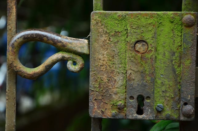 metall-kann-von-rost-aber-auch-von-gruenspan-angeg-cc0-pixabay-congerdesign-240612_download Metall kann von Rost, aber auch von Grünspan angegriffen werden.