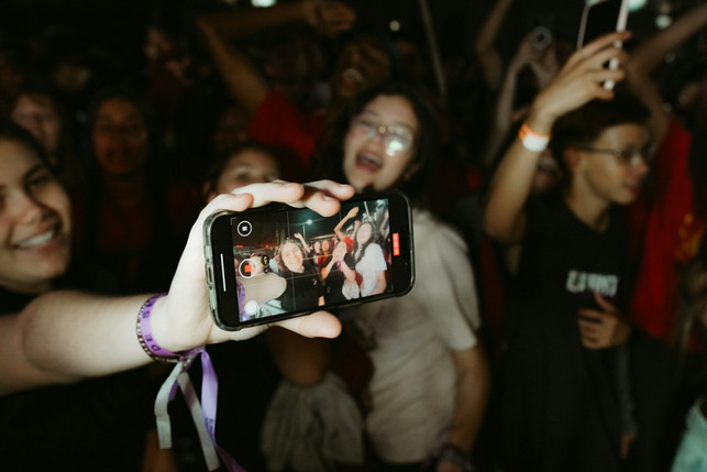 unterschiede-in-kultur-alter-oder-plattform-koennt-cc0--unsplash--federico-velazco-251128_download Unterschiede in Kultur, Alter oder Plattform könnten sch auch auf Lurking auswirken.