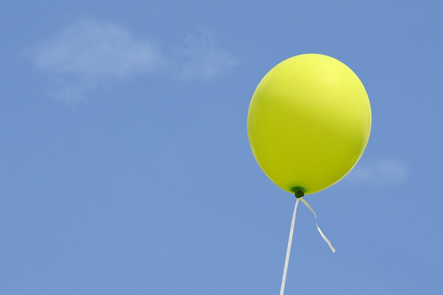 der-luftballontanz-ist-ein-beliebtes-bewegungsspie-cc0-pixabay-anncapictures-231211_download Der Luftballontanz ist ein beliebtes Bewegungsspiel für Kinder, bei dem Geschicklichkeit gefordert ist.