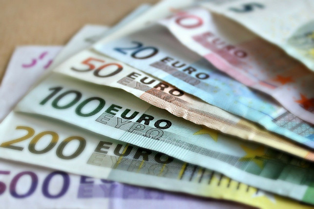 was-wuerdest-du-mit-1000-euro-monatlich-machen-cc0-pixabay-martaposemuckel-200322_download Was würdest du mit 1.000 Euro monatlich machen?