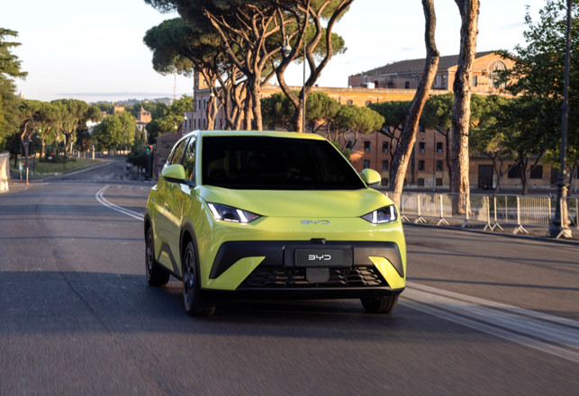 Vom Kleinwagen bis zum Luxusauto: BYD vergrößert sein E-Angebot in Europa. Vom Kleinwagen bis zum Luxusauto: BYD vergrößert sein E-Angebot in Europa.