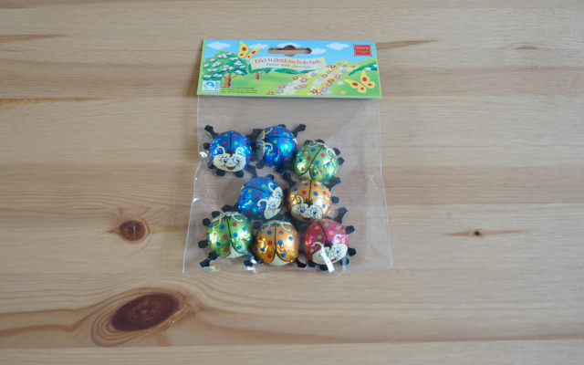 Käfer-eingepackt-u-NBr-20210326-1280x800 Süßigkeiten mit absurder Verpackung