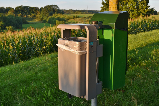 nutze-beim-camping-muelleimer-vor-ort-cc0-pixabay-ritae-240322_download Nutze beim Camping Mülleimer vor Ort.