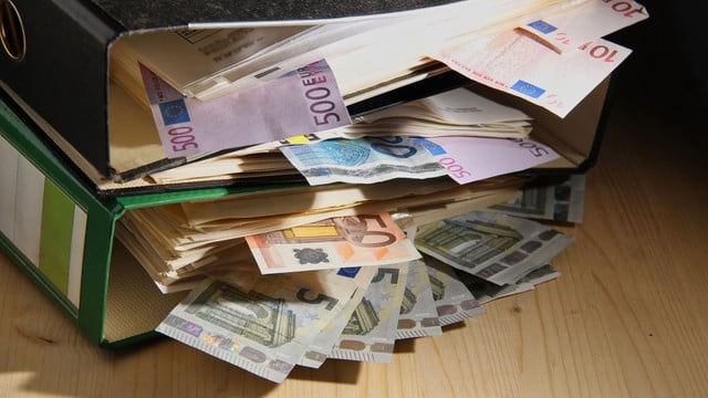 So viel Bargeld solltest du immer zu Hause haben - laut Bevölkerungsschutz Bargeld zu Hause lagern