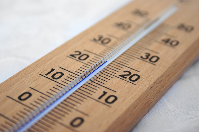 mithilfe-zweier-thermometer-laesst-sich-die-luftfeu-cc0-pixabay-publicdomainpictures-221119_download Mithilfe zweier Thermometer lässt sich die Luftfeuchtigkeit auch ohne Hygrometer messen.