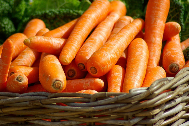 karotten-enthalten-viel-beta-carotin-eine-vorstu-cc0-pixabay-jackmac34-181214_download Karotten enthalten viel Beta-Carotin - eine Vorstufe von Vitamin A.