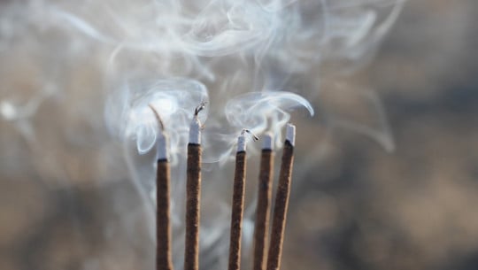 raeucherstaebchen-cc0-pixabay-danielam-180519 Räucherstäbchen