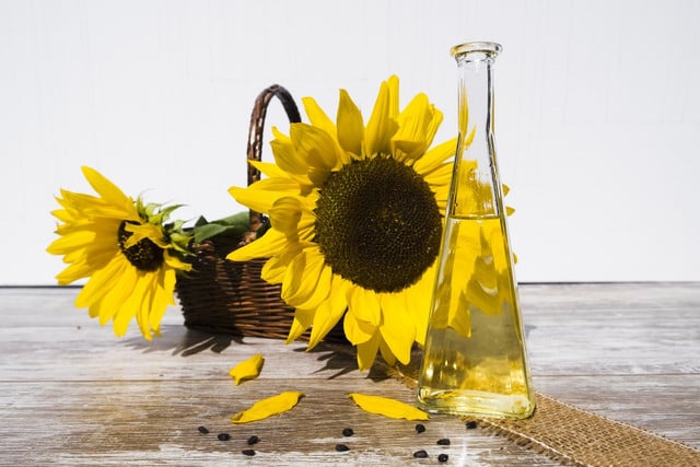 The linoleic acid in sunflower oil belongs to the Omega-6 fatty acid group. 