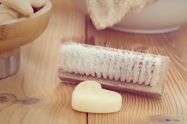 massiere-deine-problemzone-mit-einer-trockenen-buer-cc0-pixabay-pezibear-180429_download Massiere deine Problemzone mit einer trockenen Bürste gegen Cellulite.