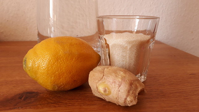 diese-vier-zutaten-brauchst-du-fuer-frische-ingwerl-utopia-200427_download Diese vier Zutaten brauchst du für frische Ingwerlimonade.