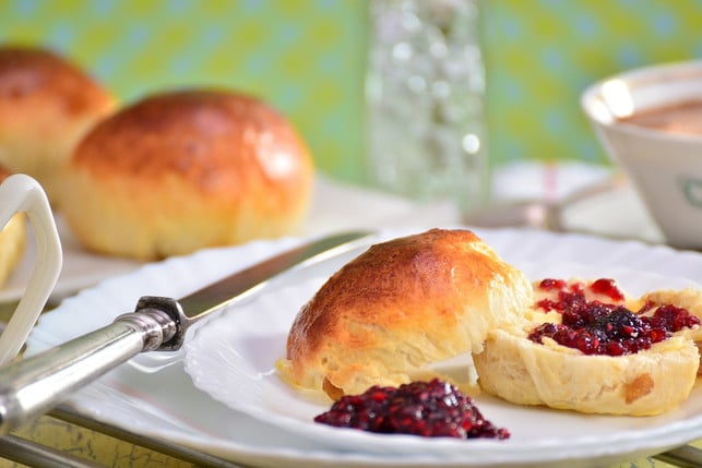 beim-fruehstueck-essen-wir-oft-konfituere-sagen-aber-cc0-pixabay-quadic-210210_download Zum Frühstück essen wir oft Konfitüre, sagen aber Marmelade dazu.