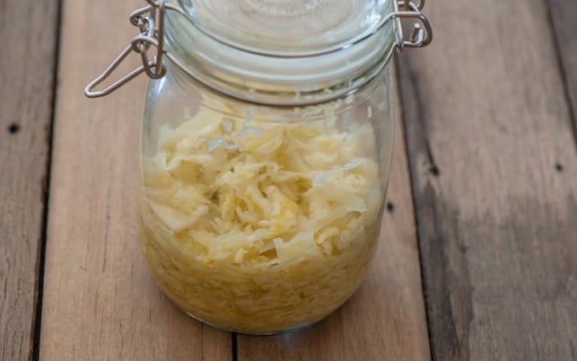 fermentieren-x-sauerkraut-170309-1280x800 Fermentieren: aus Weißkohl wird Sauerkraut