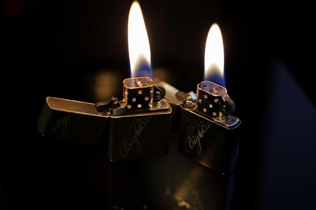 ein-wiederbefuellbares-lange-haltbares-feuerzeug-k-cc0-pixabay-lshman000-240207_download Ein wiederbefüllbares, lange haltbares Feuerzeug kann eine gute Alternative zu Streichhölzern darstellen.