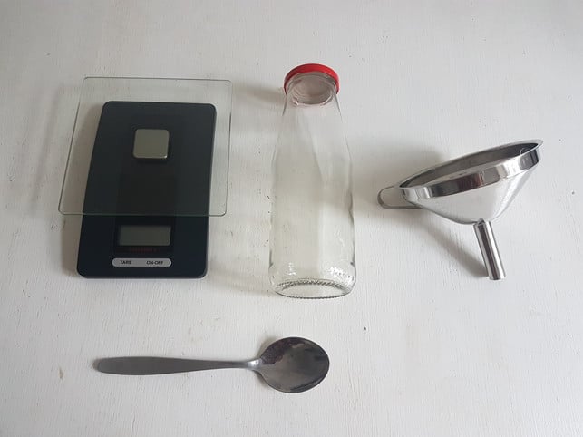 um-die-backmischung-im-glas-selbst-zu-machen-brau-charlotte-gneupel-utopia-181110_download Um die Backmischung im Glas selbst zu machen, brauchst du etwas Equipment.