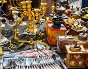 Flohmärkte bieten ein breites Spektrum von günstiger Second-hand Ware bis hin zu kostbaren Antiquitäten