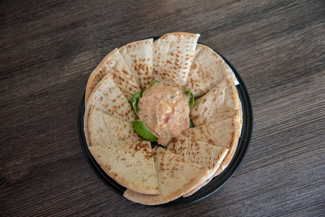 fladenbrot-und-dip-auch-fuer-veganes-raclette-als-cc0-pixabay-kenny-201224_download Fladenbrot und Dip: Auch für veganes Raclette als Beilage geeignet.