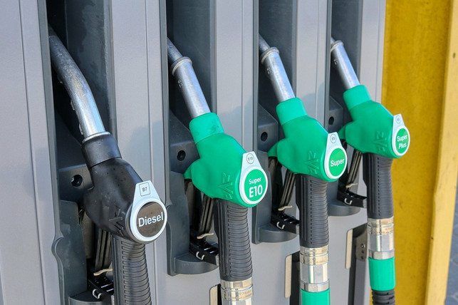 zur-richtigen-tageszeit-und-an-der-richtigen-tanks-cc0-pixabay-planet_fox-211116_download Zur richtigen Tageszeit und an der richtigen Tankstelle kannst du viel Geld für Sprit sparen.