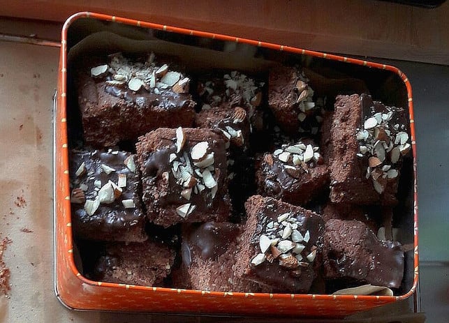 die-plaetzchen-sind-in-einer-dose-einige-wochen-hal-foto-sarah-gairing-utopia-181031_download Das Schoko-Haselnuss-Weihnachtsgebäck ist in einer Dose einige Wochen haltbar.