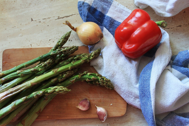 gruener-spargel-schmeckt-super-mit-hirse-cc0-pixabay-emilia_baczynska-180519_download Grüner Spargel schmeckt super mit Hirse.
