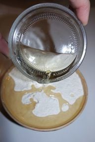 zaubersand-besteht-nur-aus-zwei-zutaten-oel-und-me-utopia-200129_download Zaubersand besteht nur aus zwei Zutaten: Öl und Mehl.