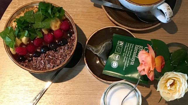 superfood-zum-fruehstueck-probiere-mal-eine-acai-bo-alexa-brosius-utopia-180513_download Superfoods passen super ins vegane Frühstück: Probiere mal eine Acai-Bowl
