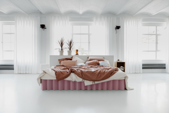 Room-in-a-box-Bett-ku-RIAB-231129 Pappmöbel können auch schön sein: Bett von Room in a Box