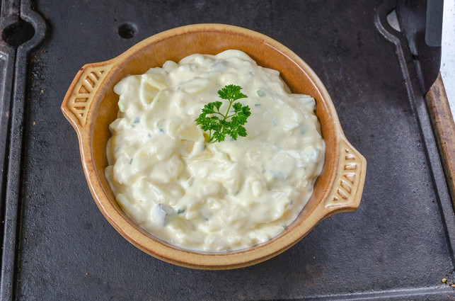 kartoffelsalat-mit-mayonnaise-verfeinert-cc0-pixabay-fuji01-180307_download Mit selbst gemachter Mayonnaise verfeinert schmeckt Kartoffelsalat besonders gut.