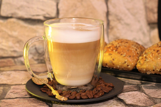 selbst-gemachter-eiskaffee-laesst-sich-nach-beliebe-cc0-pixabay-furbymama-240513_download Selbst gemachter Eiskaffee lässt sich nach Belieben variieren und an die eigenen Vorlieben anpassen.