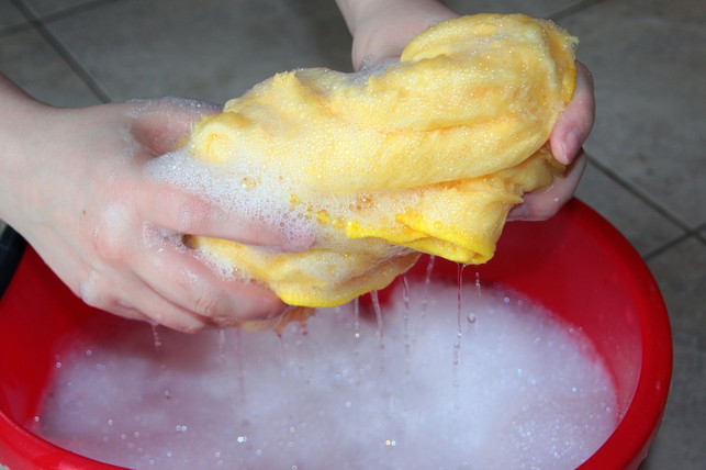 regenwasser-nutzen-fuer-den-hausputz-cc0-pixabay-myriams-fotos-180830_download Regenwasser kannst du für den Hausputz nutzen.
