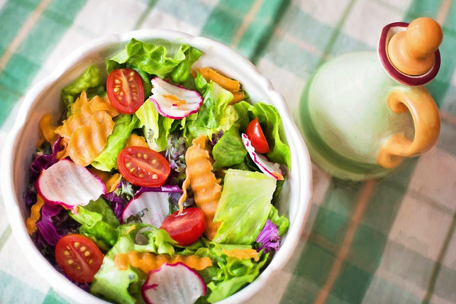 mandeloel-eignet-sich-gut-als-dressing-fuer-einen-ro-cc0-pixabay-jill111-190226_download Mandelöl eignet sich gut als Dressing für einen rohen Salat.
