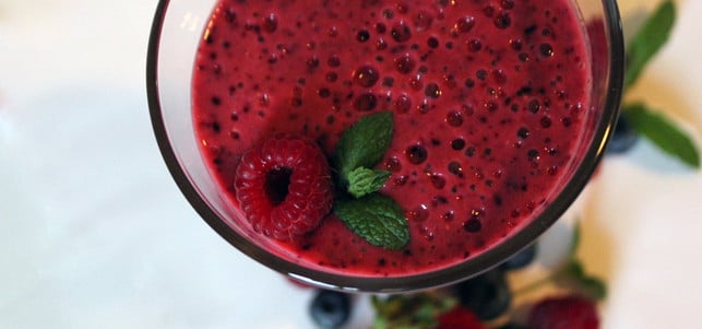 smoothie_pb_pixabay_161125_1280x600 In einen Smoothie darf alles was schmeckt: zum Beispiel Himbeeren.