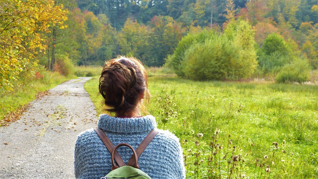 Regular breaks in nature help prevent eye irritation.