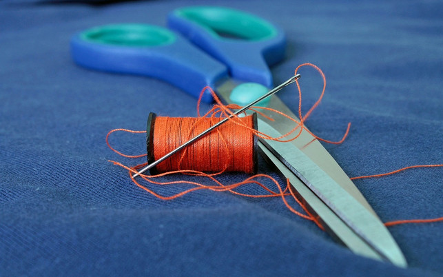 naehen-lernen-ist-einfach-cc0-pixabay-gadini-180926 Nähen lernen ist einfach.