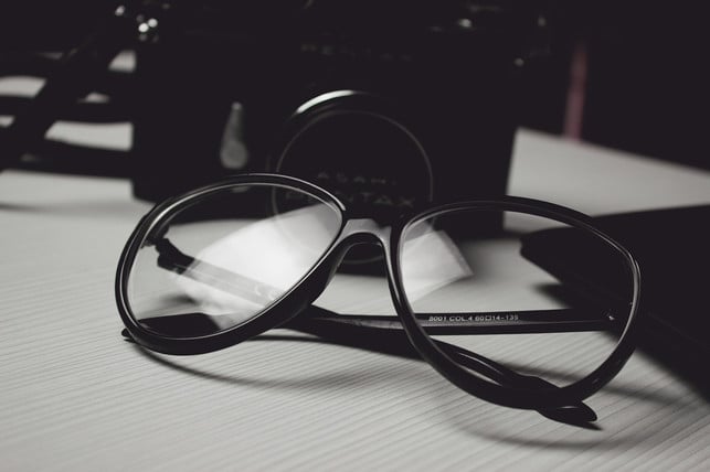 polycarbonat-nutzt-man-zum-beispiel-fuer-brillenglae-cc0-pixabay-ana_j-210527_download Polycarbonat nutzt man zum Beispiel für Brillengläser.