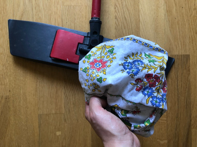 die-swiffer-alternative-funktioniert-genauso-gut-w-lea-hermann-utopia-220626_download Die Swiffer-Alternative funktioniert genauso gut wie das Original.