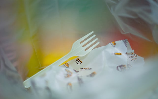 einwegplastik-verbot-us-cc0-chosen0-210630-1280x800 Einwegplastik-Verbot: Plastikbesteck und -teller, Styroporbehälter und Plastik-Trinkhalme sind ab Juli 2021 verboten