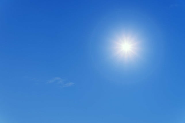 sonneneinstrahlung-hilft-fuer-die-vitamin-d-versorg-cc0-pixabay-jplenio-211205_download Zu einer ausreichenden Vitamin-D-Versorgung gehören Sonnenlicht und Lebensmittel.
