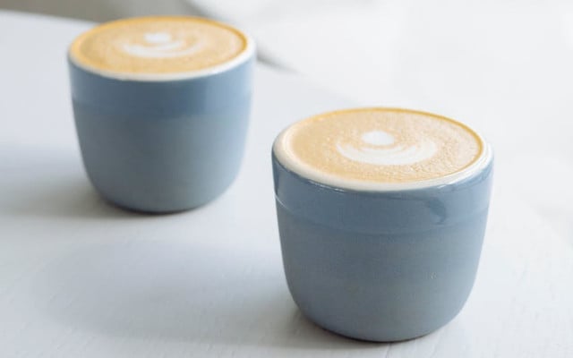 kaffee-tassen-e-Anna-Nekrashevich-220226-1280x720 Eine Tasse fairen Kaffee und ein gutes Gespräch - viel mehr braucht es an Muttertag eigentlich nicht.