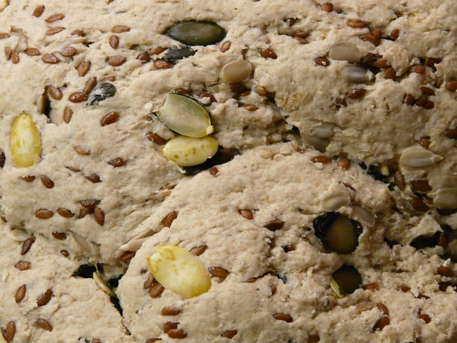 du-kannst-das-vollkornbrot-aus-dem-brotbackautomat-cc0-pixabay-hans-211025_download Du kannst das Vollkornbrot aus dem Brotbackautomaten mit Kernen und Saaten verfeinern.