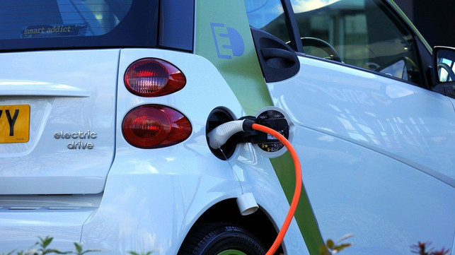 elektroautos-brauchen-wesentlich-weniger-strom-als-cc0-pixabay-mikes-photography-210616_download Elektroautos brauchen wesentlich weniger Strom als die Herstellung von Benzin mittels CCU.
