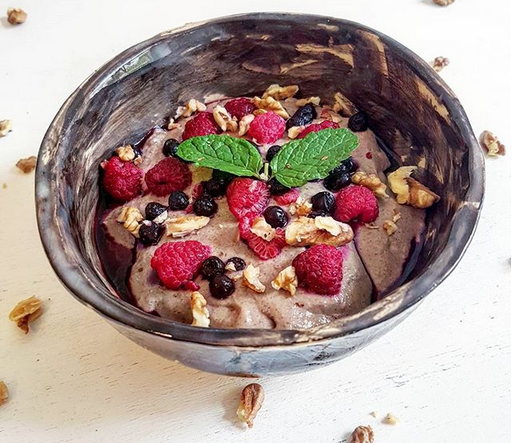 dieser-rohe-pudding-ist-ganz-schnell-gemacht-und-s-charlotte-gneupel-utopia-180323_download Dieser rohe Pudding ist schnell gemacht und schmeckt herrlich cremig.