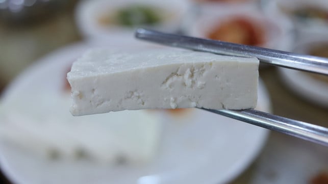 wenn-tofu-nicht-mehr-haltbar-ist-merkst-du-das-vo-cc0-pixabay-allybally4b-210217_download Wenn Tofu nicht mehr haltbar ist, merkst du das vor allem am Geruch.